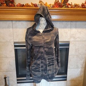 💥3/$20 Tahari Small Camouflage Zip Up Hoodie!